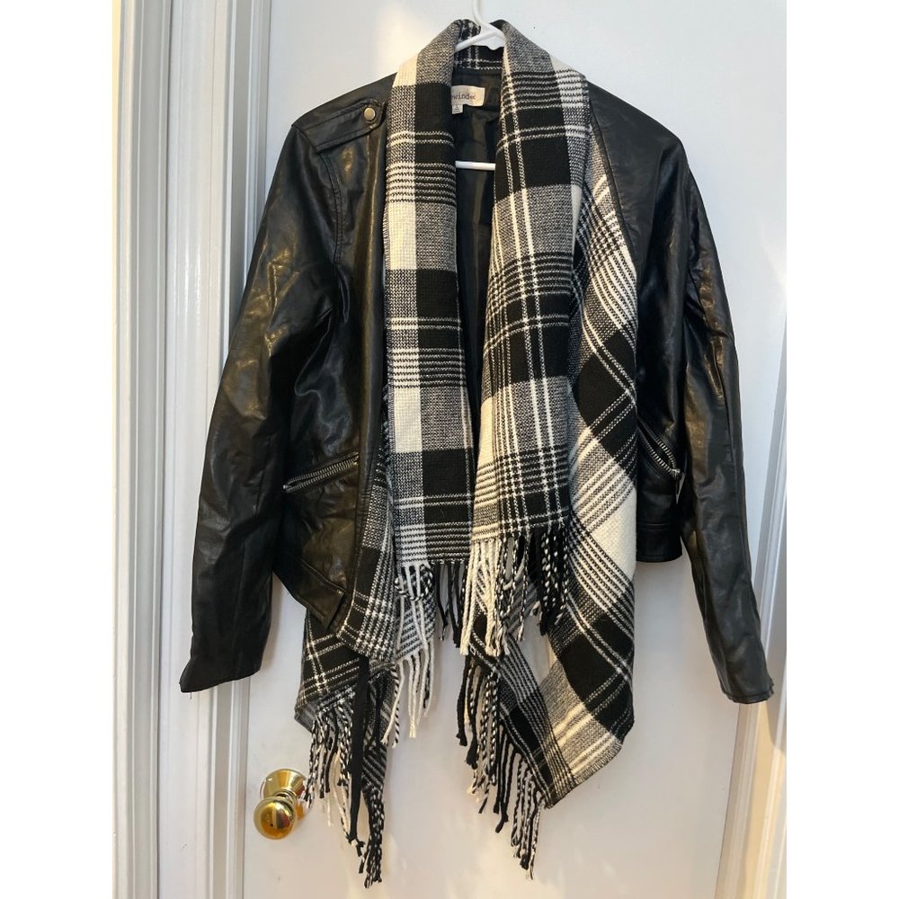 Rewind vegan leather women jacket. Large size black and white color
